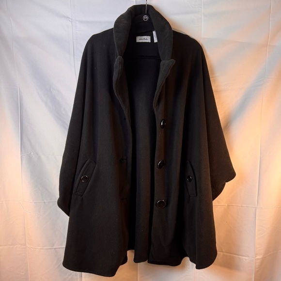 Le Moda Collar Cape Poncho Wrap with Buttons Fleece - Picture 2 of 8
